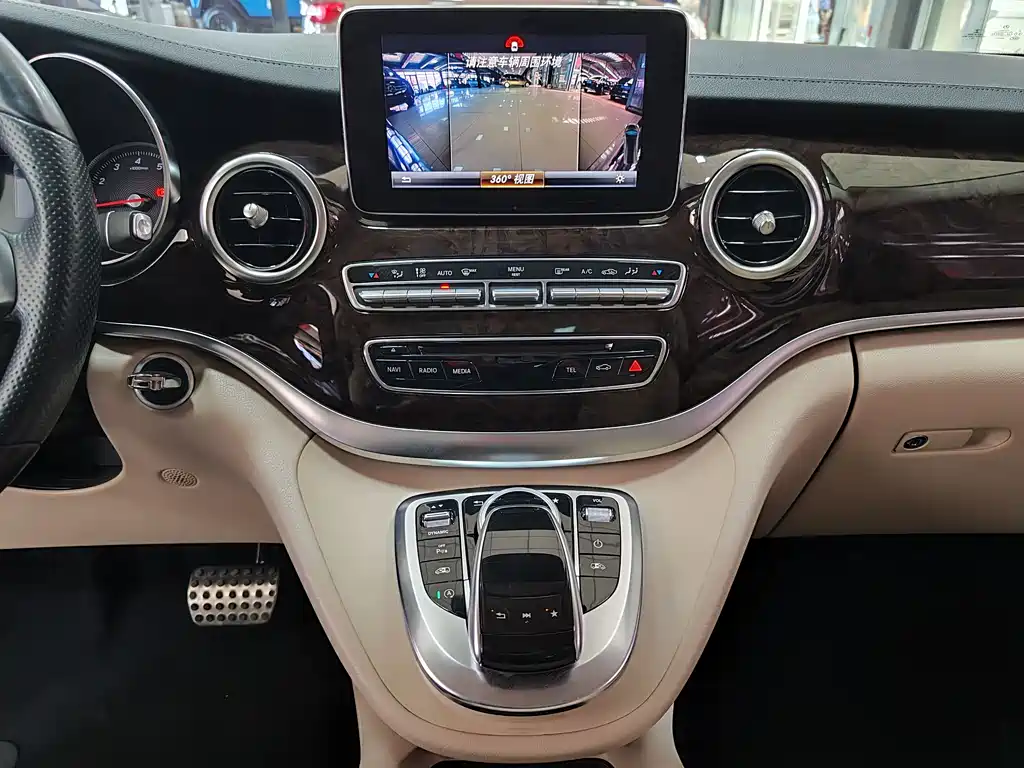 Mercedes-Benz V-Class 2019 — фото 13