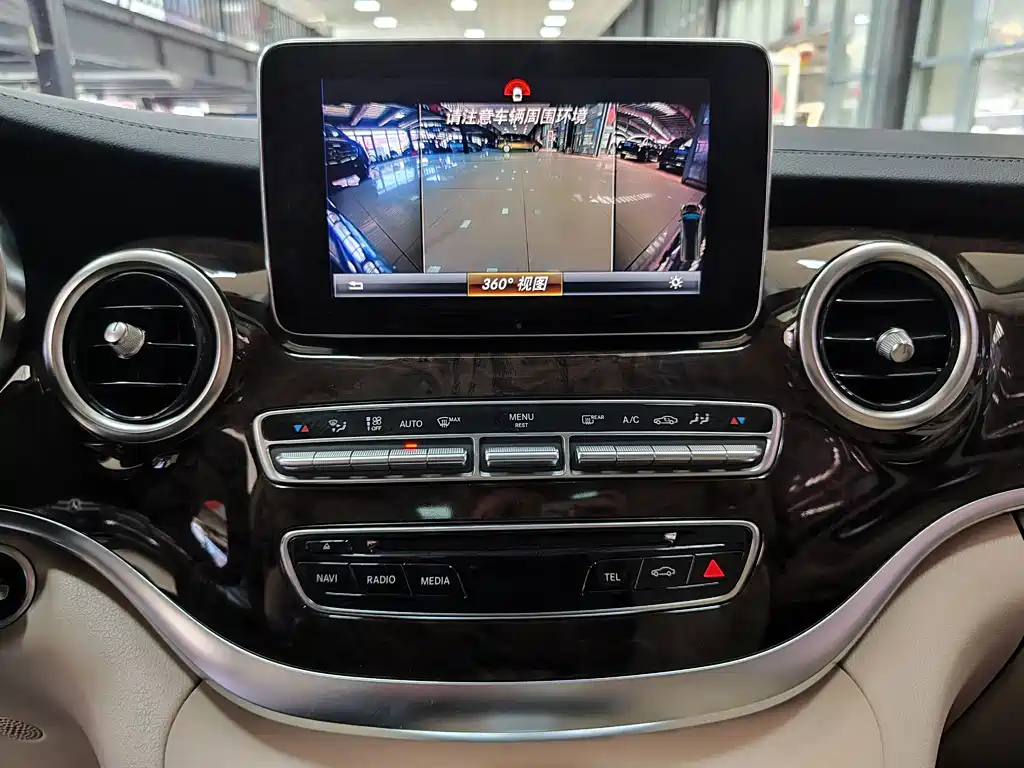 Mercedes-Benz V-Class 2019 — фото 12