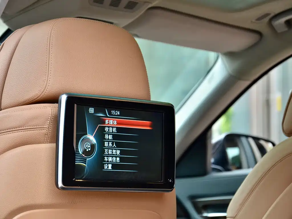 BMW 7 Series 2015 — фото 19