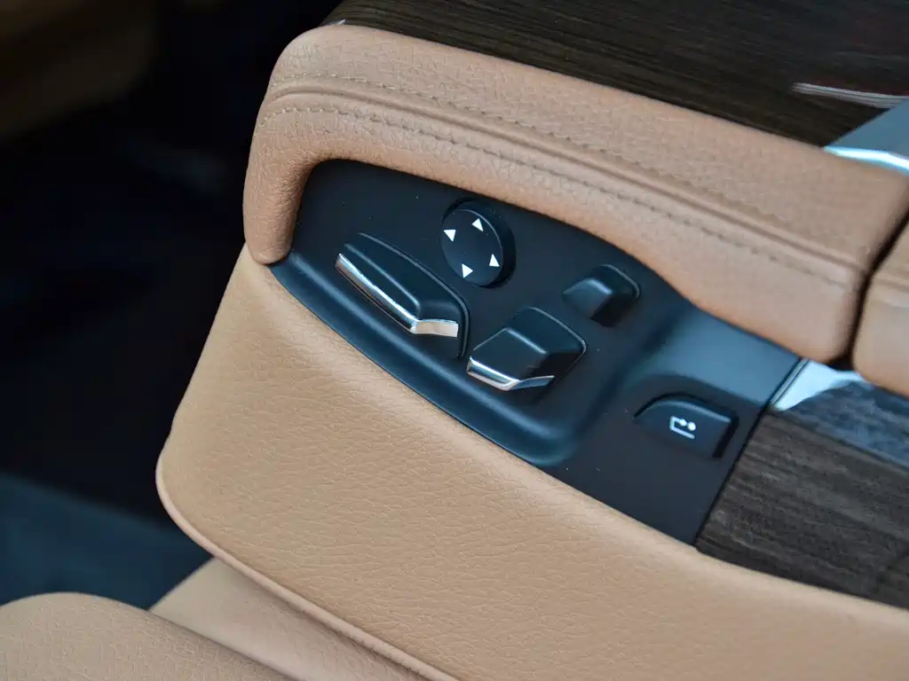 BMW 7 Series 2015 — фото 20