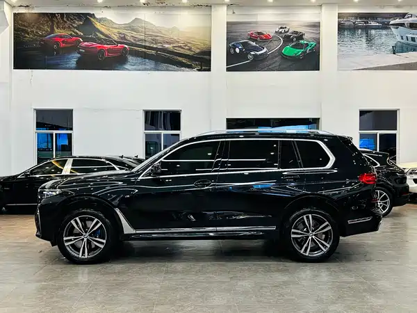 BMW X7 2021