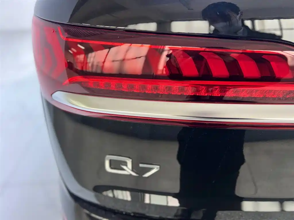 Audi Q7 2024 — фото 11