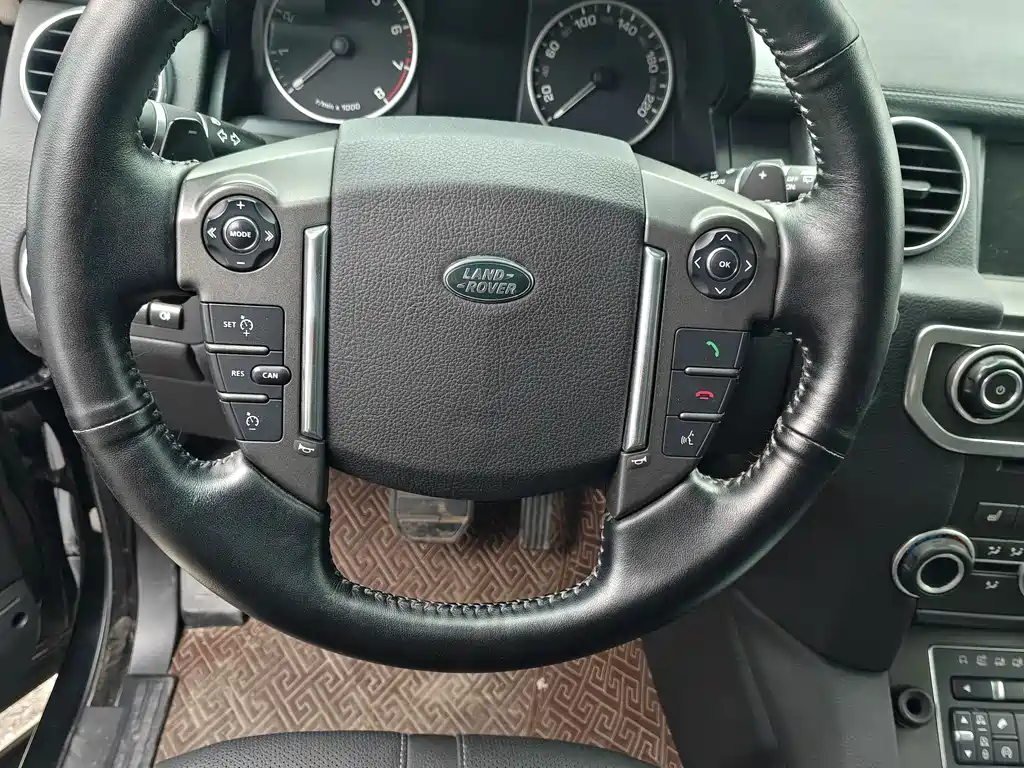 Land Rover Discovery 2015 — фото 8