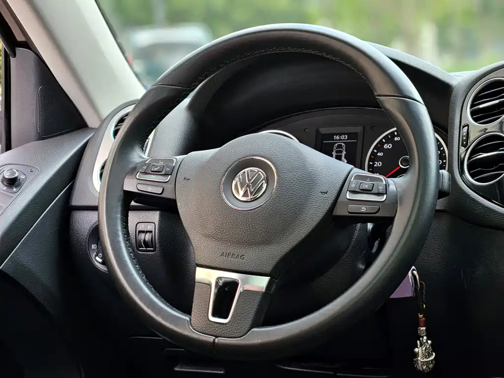 Volkswagen Tiguan 2015 — фото 10