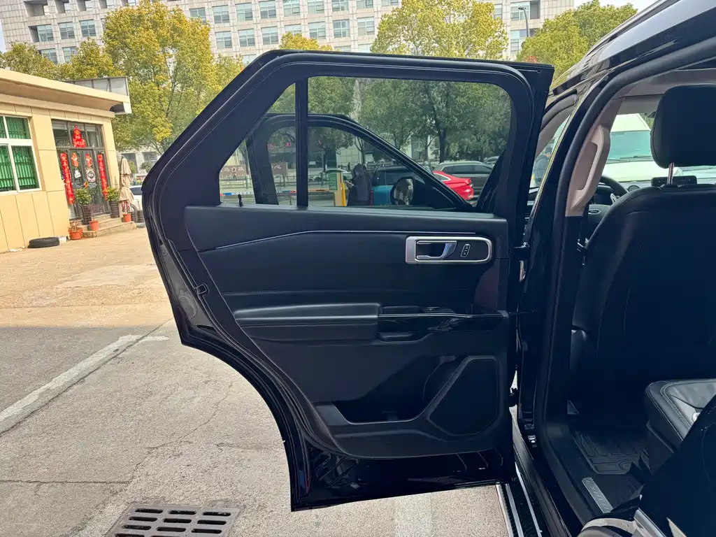 Ford Explorer 2020 — фото 11