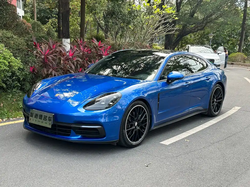 Porsche Panamera 2018 — фото 1