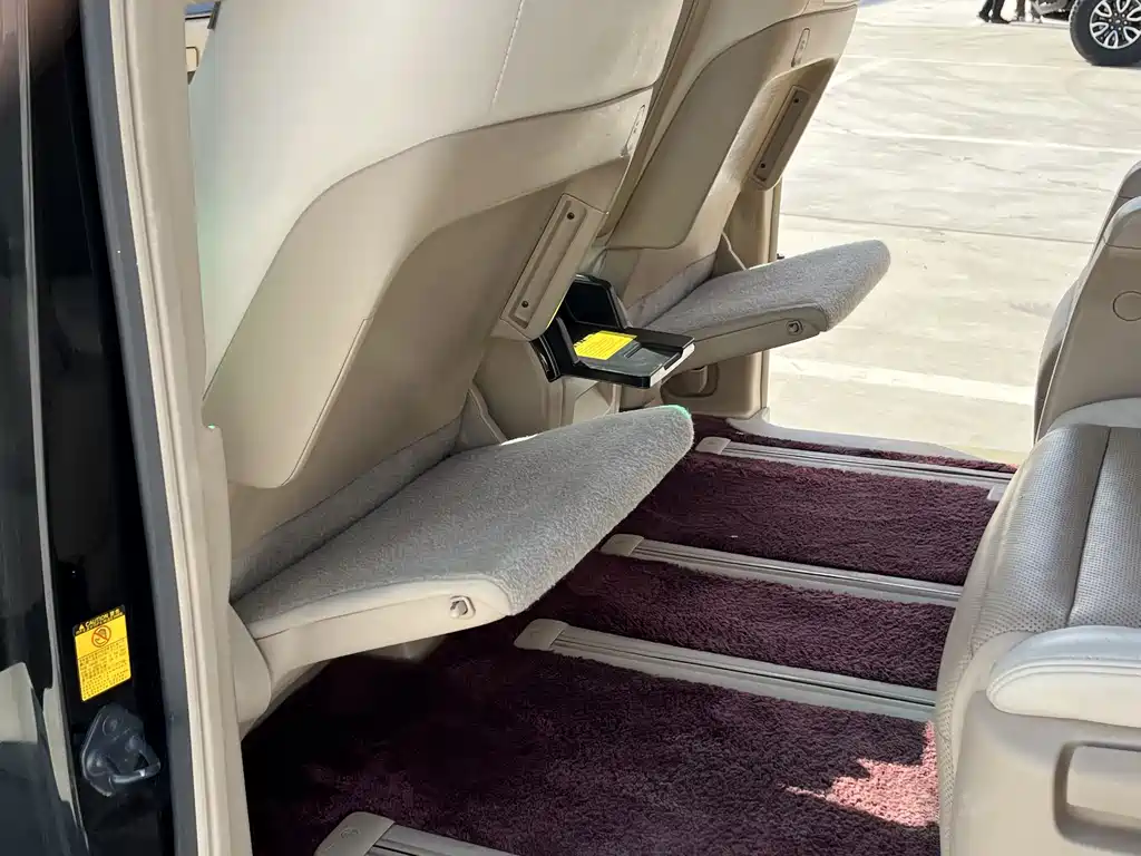 Toyota Alphard 2015 — фото 16