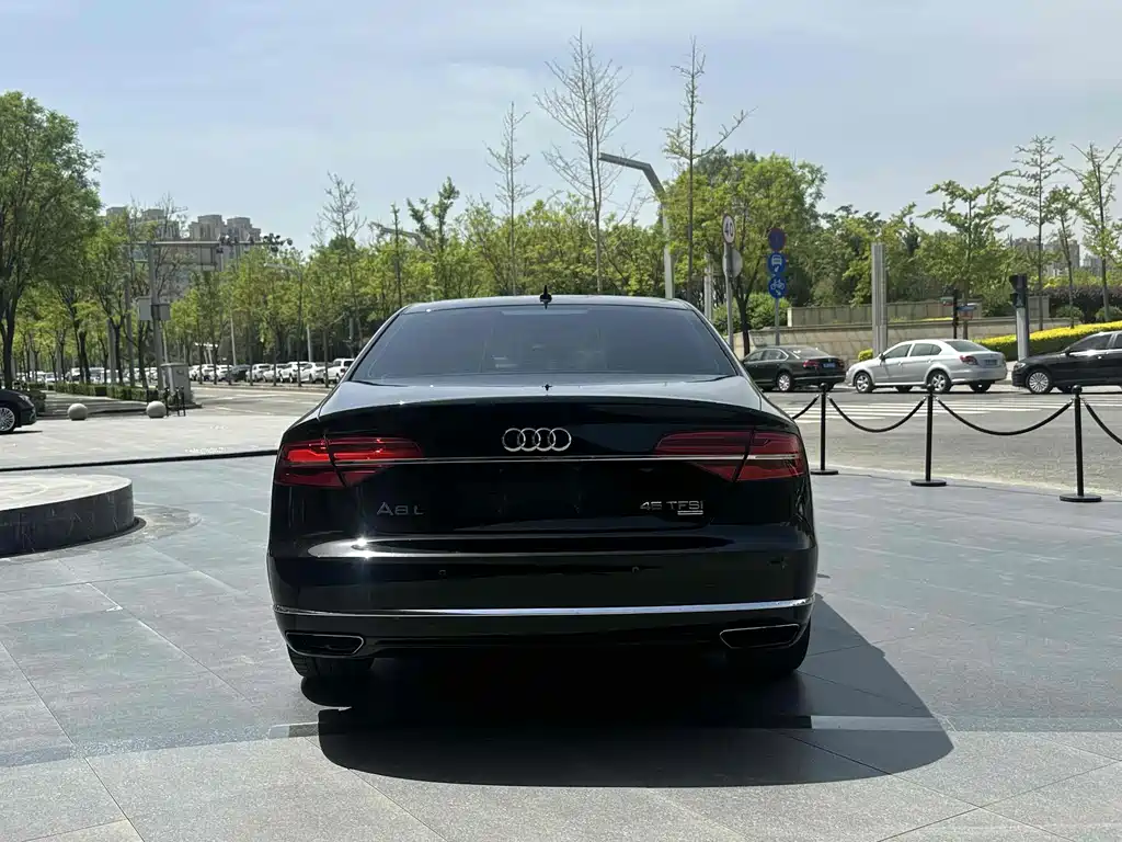 Audi A8 2017 — фото 4