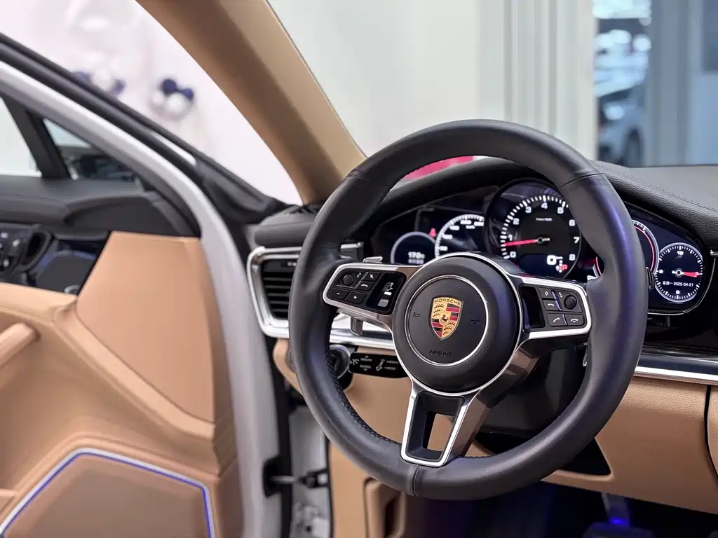 Porsche Panamera 2017 — фото 14