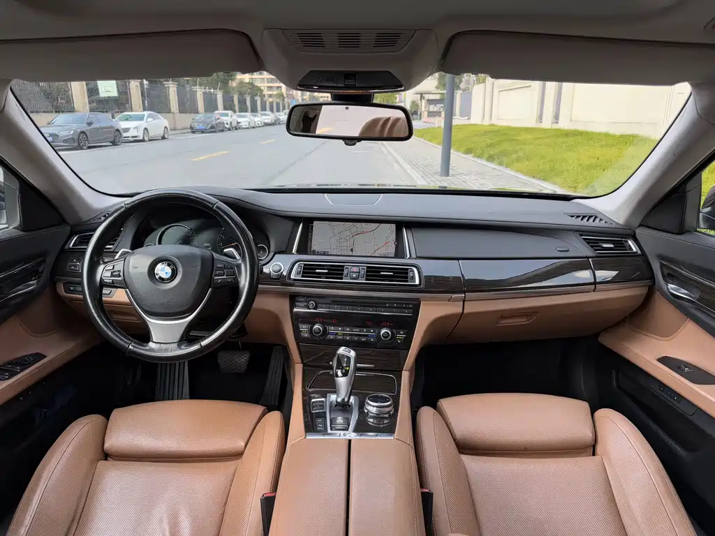 BMW 7 Series 2015 — фото 13
