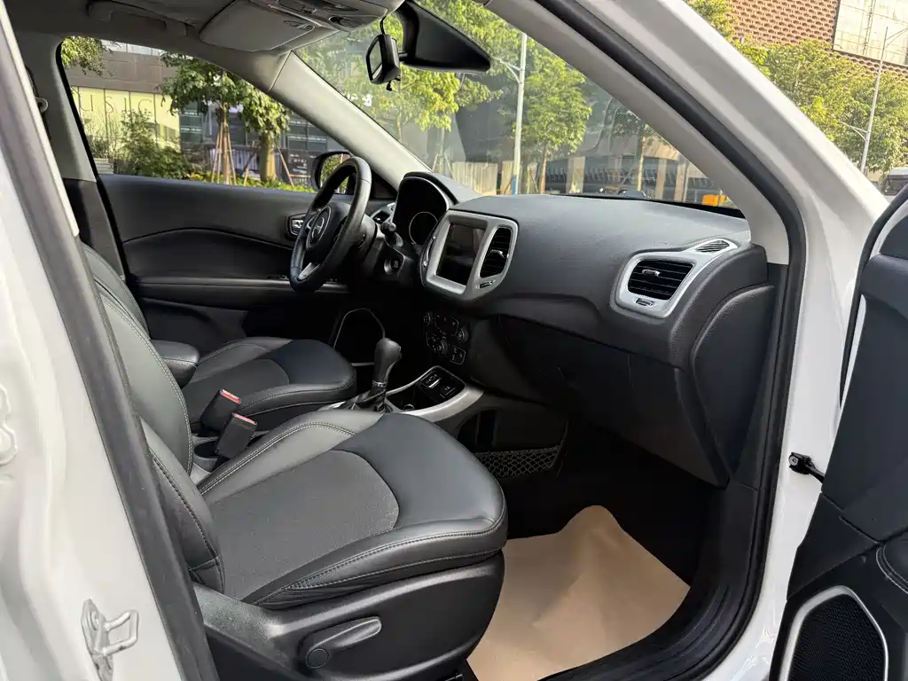 Jeep Compass 2021 — фото 10