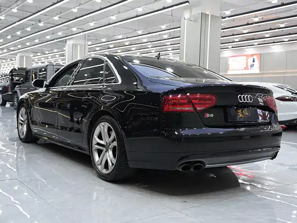 Audi S8 2013