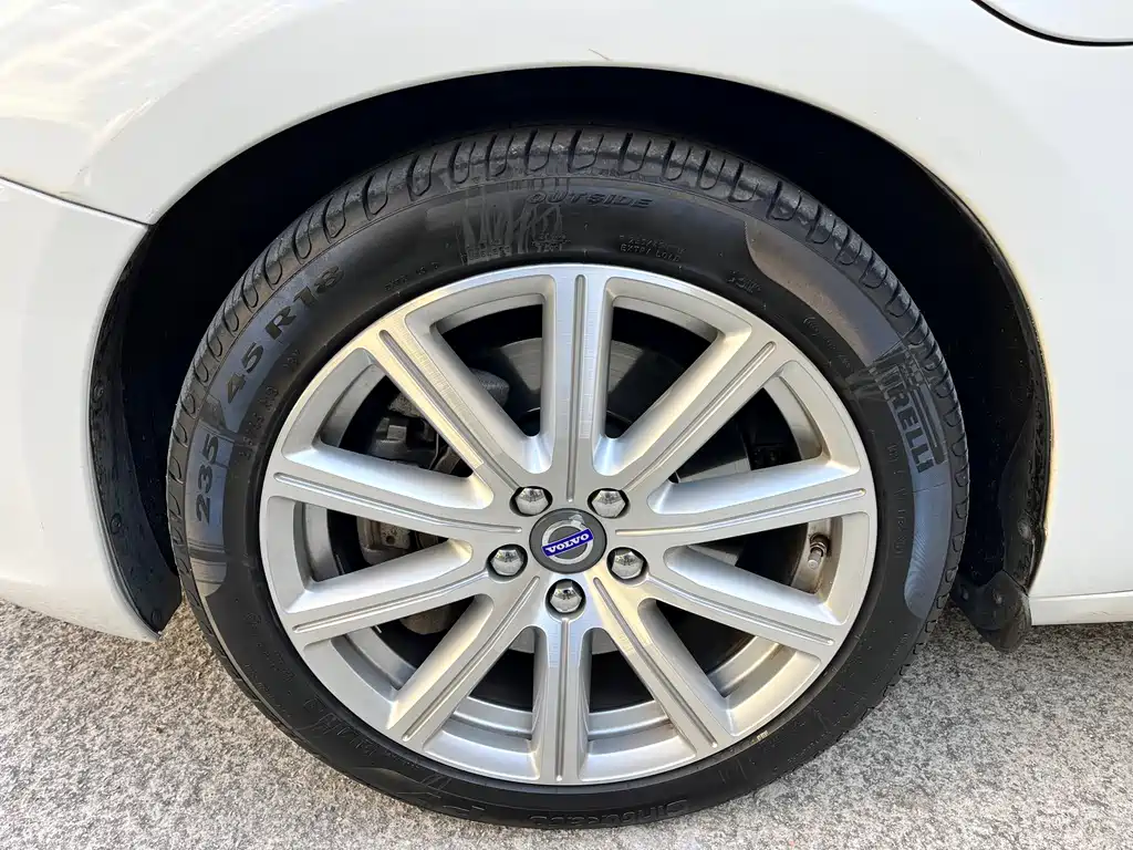 Volvo S60 PHEV 2015 — фото 13