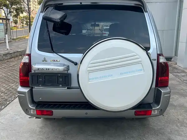 Mitsubishi Pajero 2005
