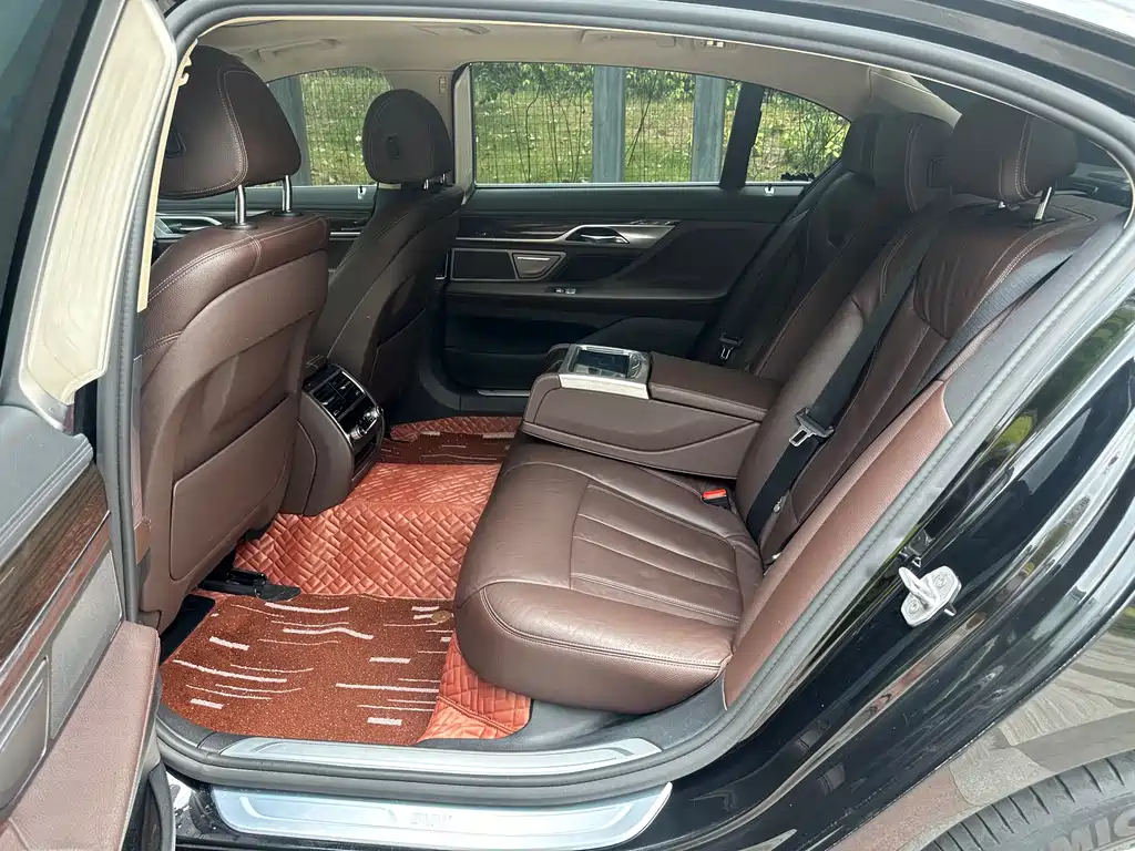 BMW 7 Series 2016 — фото 12