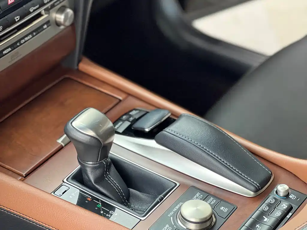 Lexus LS 2013 — фото 25