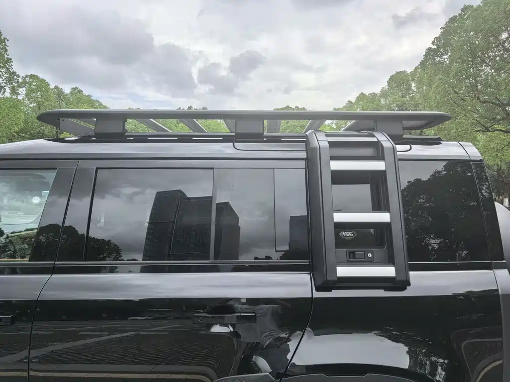 Land Rover Defender 2023 — фото 12
