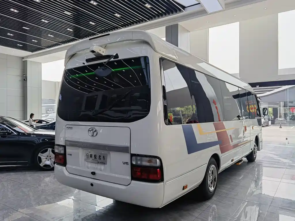 Toyota Coaster 2022 — фото 17