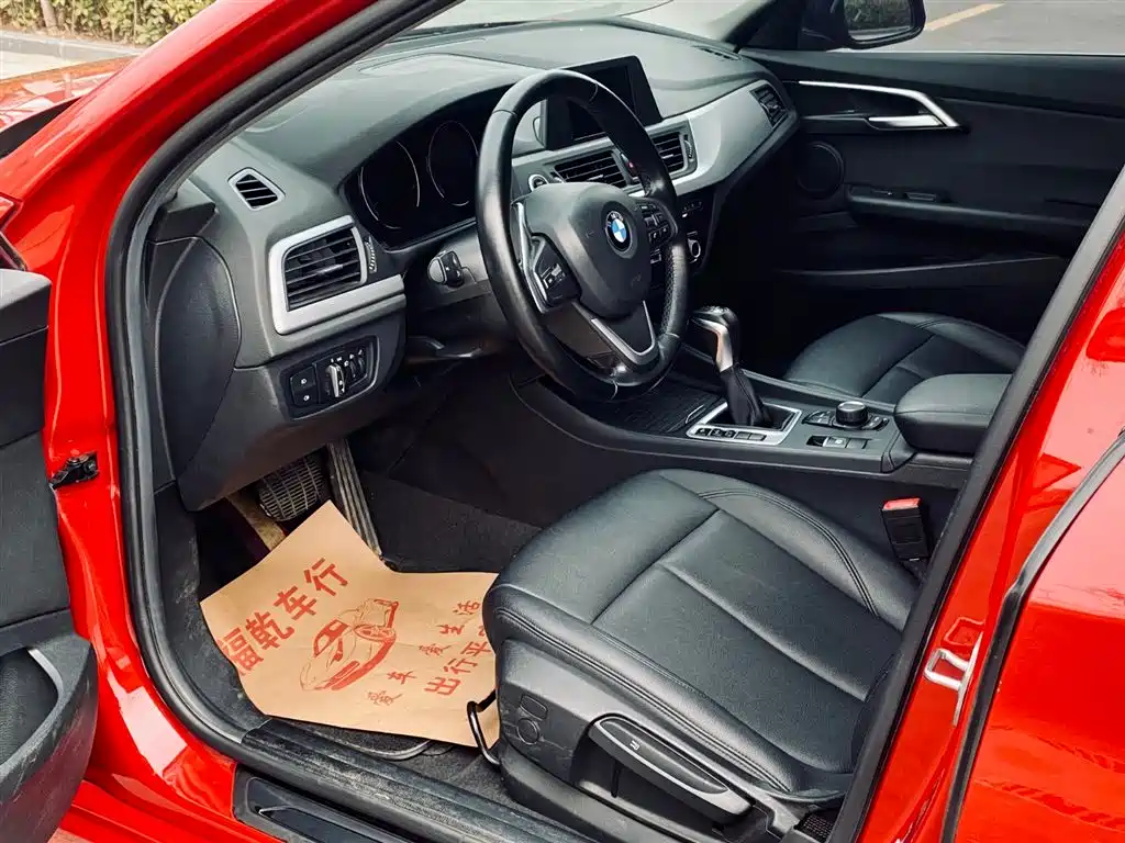 BMW 1 Series 2019 — фото 13