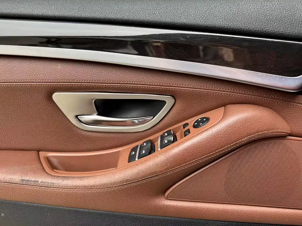 BMW 5 Series 2016 — фото 10