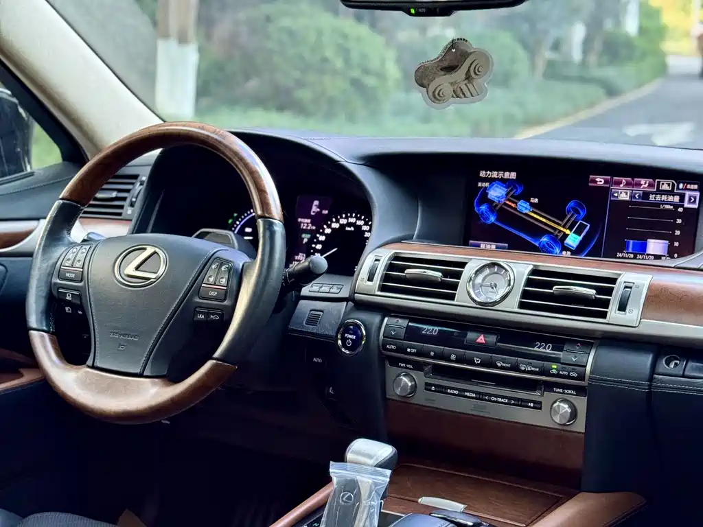Lexus LS 2013 — фото 10