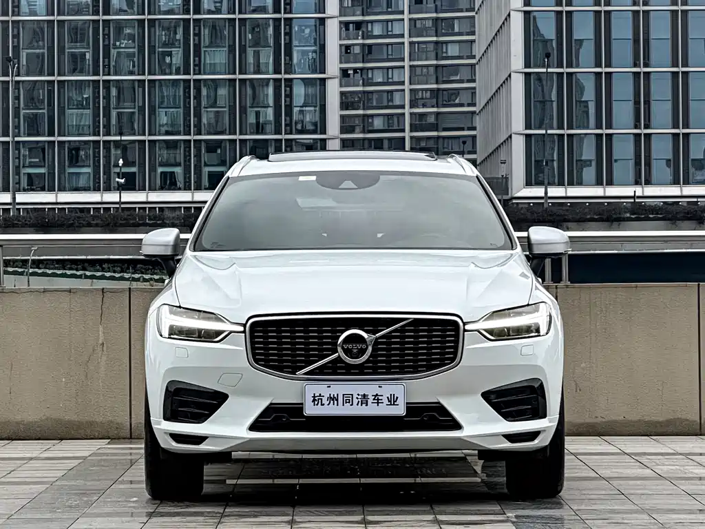 Volvo XC60 2019 — фото 2