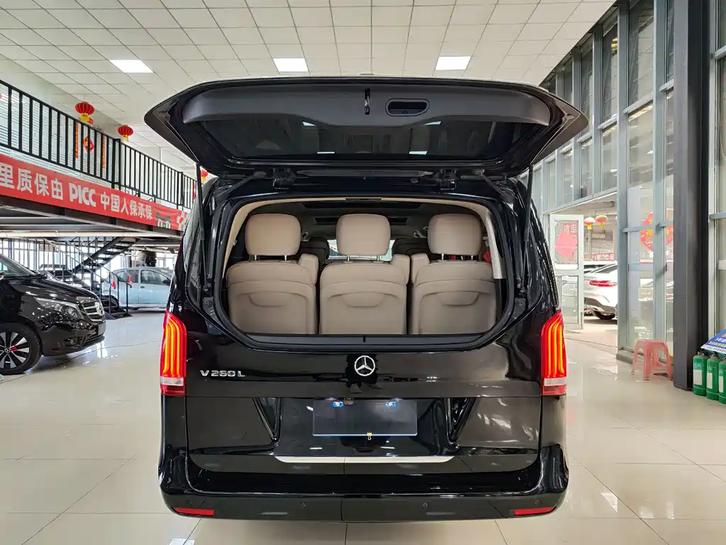 Mercedes-Benz V-Class 2019 — фото 20