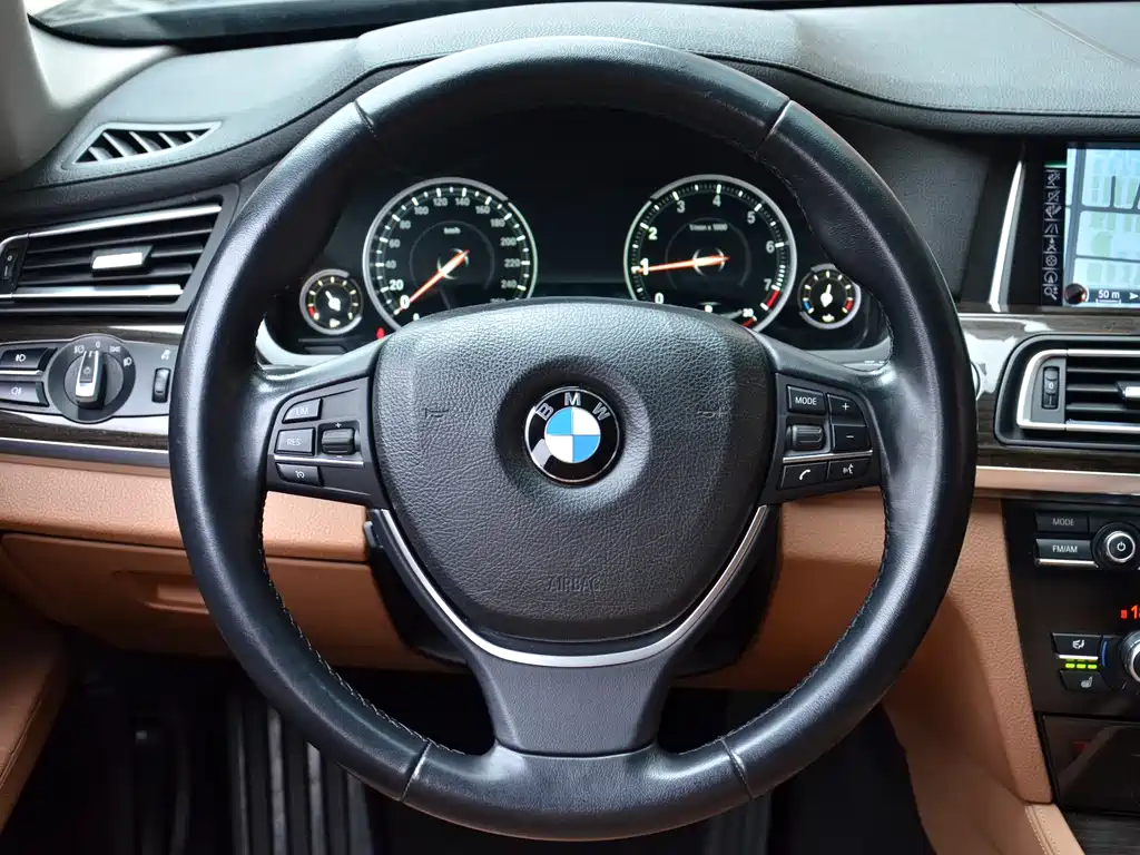 BMW 7 Series 2015 — фото 22
