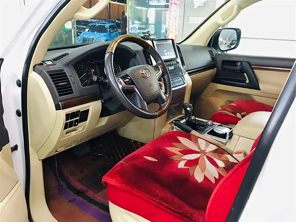 Toyota Land Cruiser 2017 — фото 9