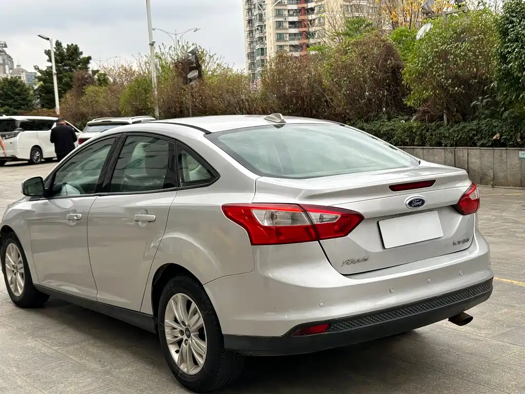 Ford Focus 2013 — фото 4