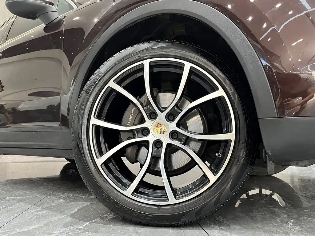 Porsche Cayenne 2018 — фото 31
