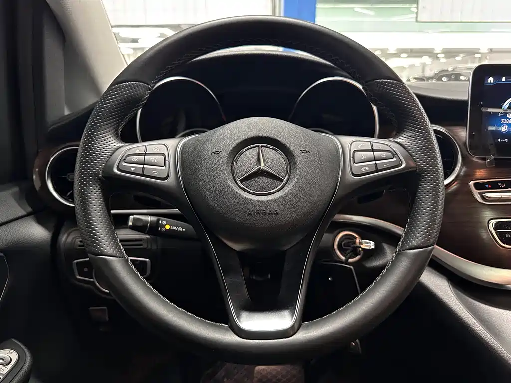 Mercedes-Benz V-Class 2021 — фото 12