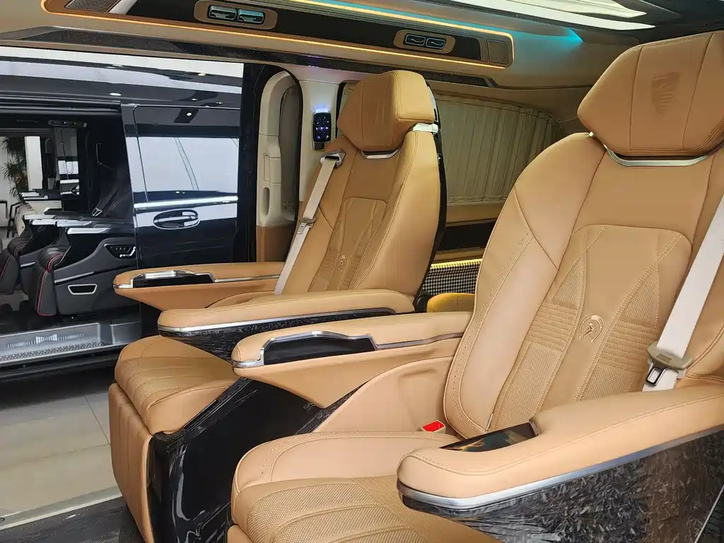 Mercedes-Benz V-Class 2024 — фото 18