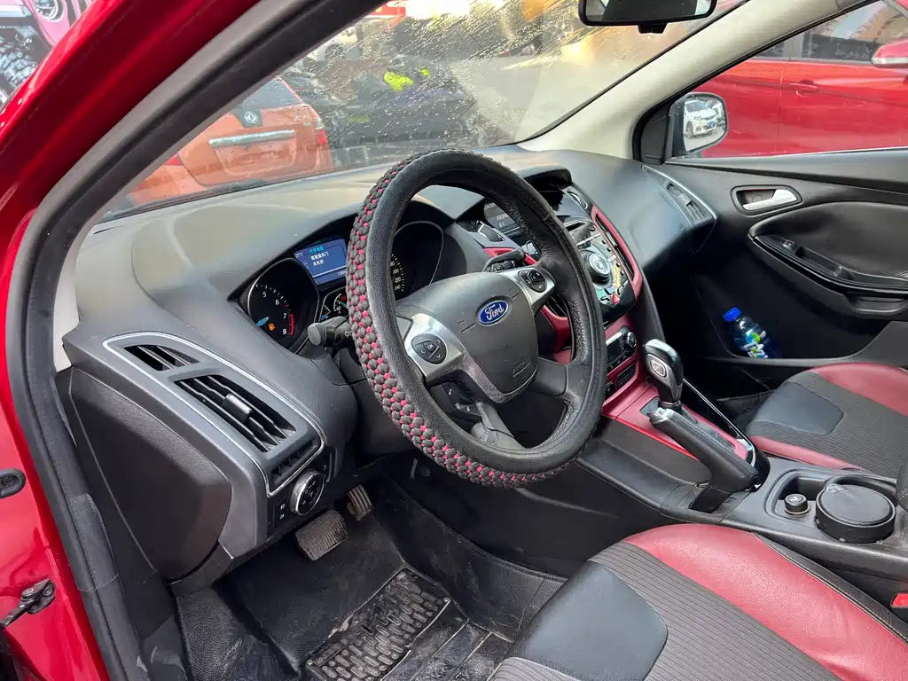 Ford Focus 2014 — фото 14