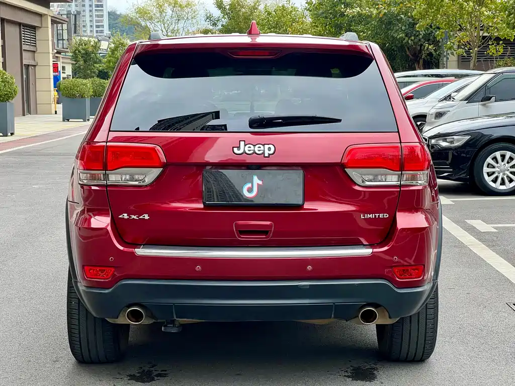 Jeep Grand Cherokee 2015 — фото 6