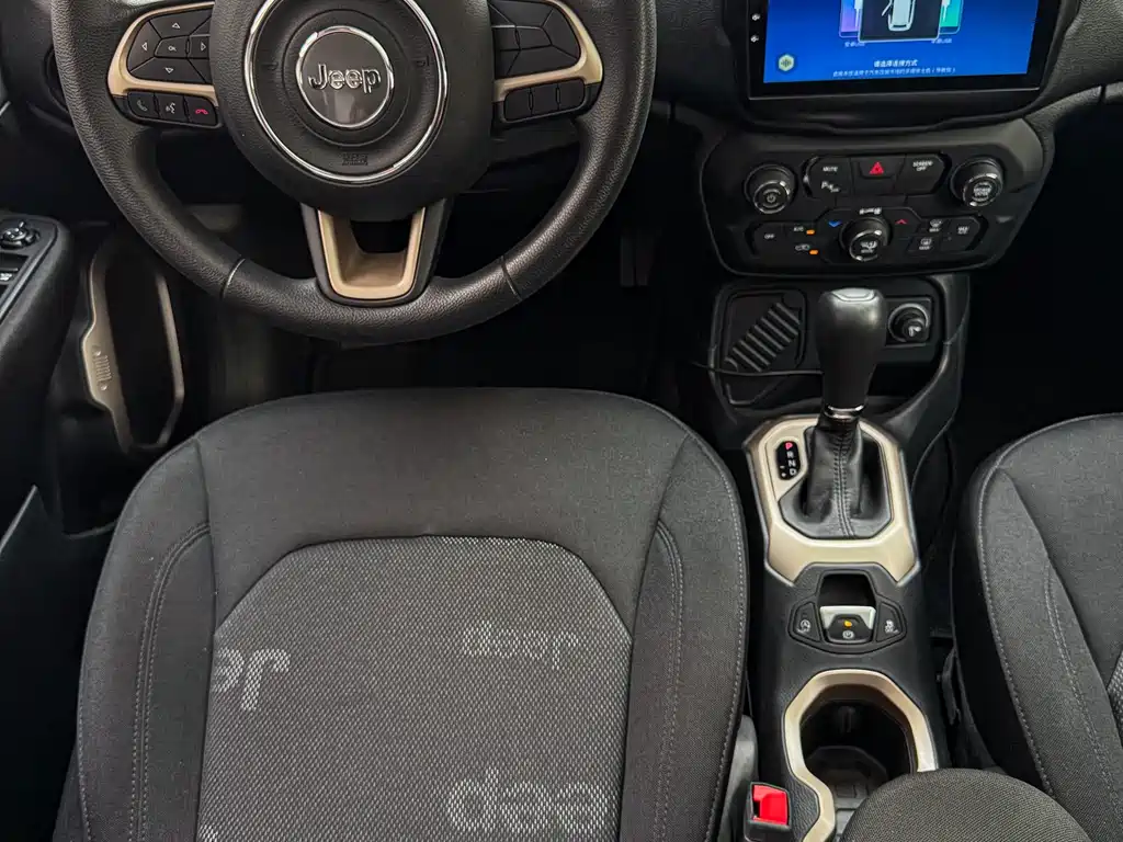Jeep Renegade 2019 — фото 15