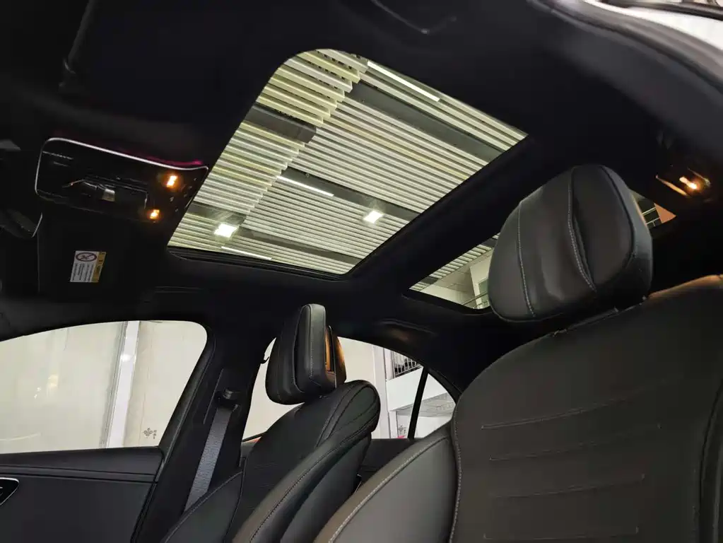 Mercedes-Benz C-Class 2024 — фото 13