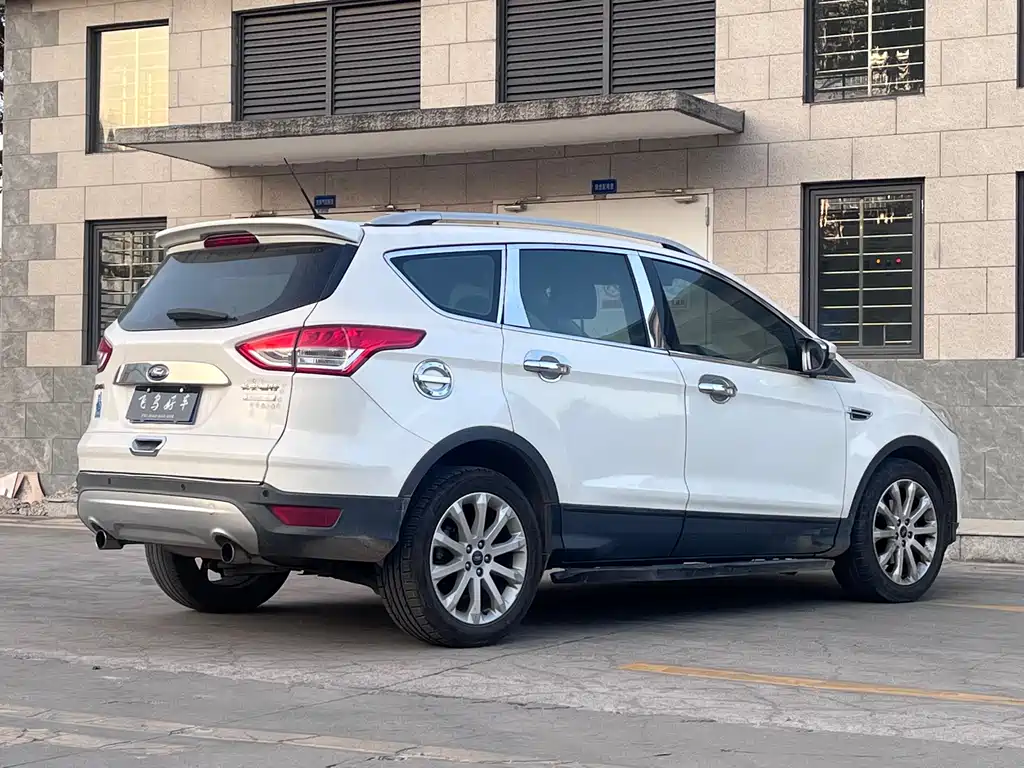 Ford Kuga 2016 — фото 16