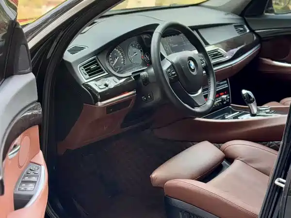 BMW 5 Series GT 2013