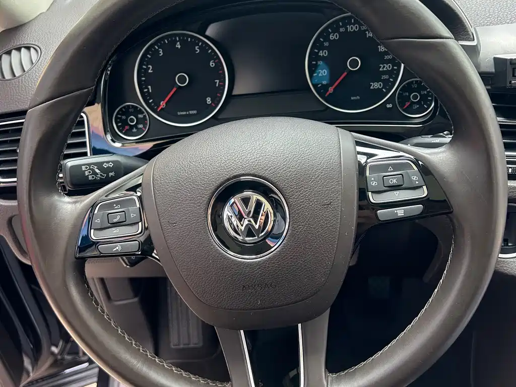 Volkswagen Touareg 2016 — фото 16