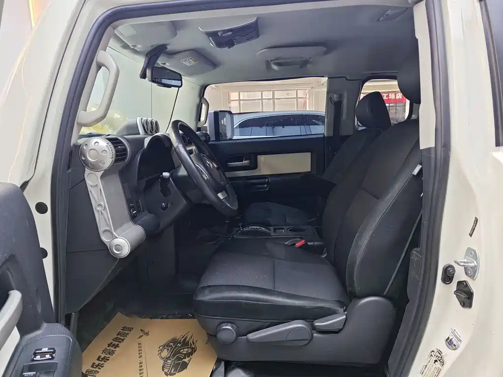 Toyota FJ Cruiser 2019 — фото 5