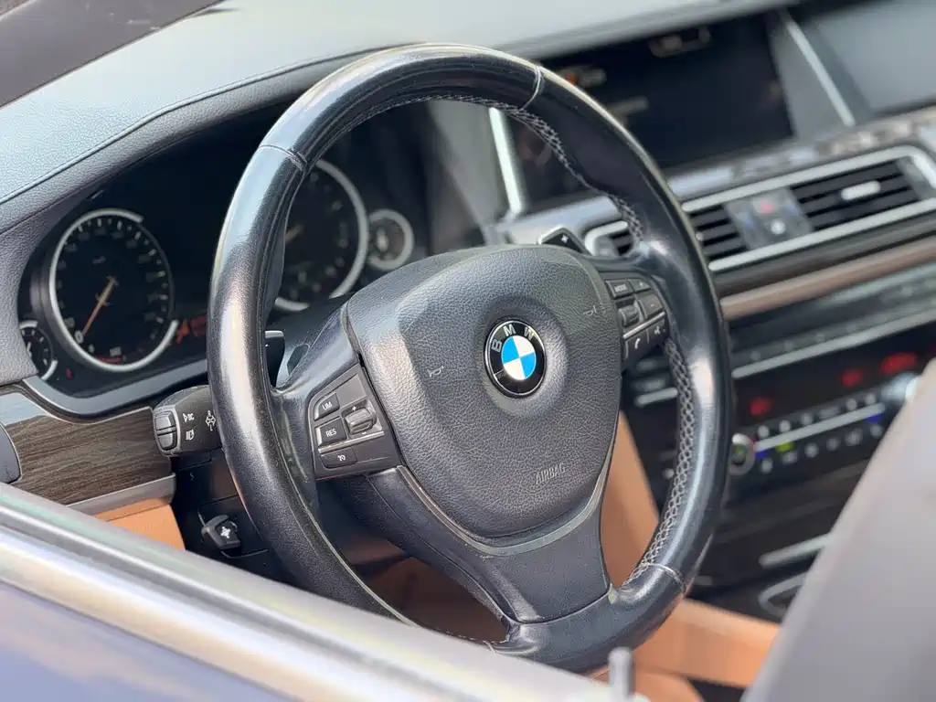BMW 7 Series 2015 — фото 20
