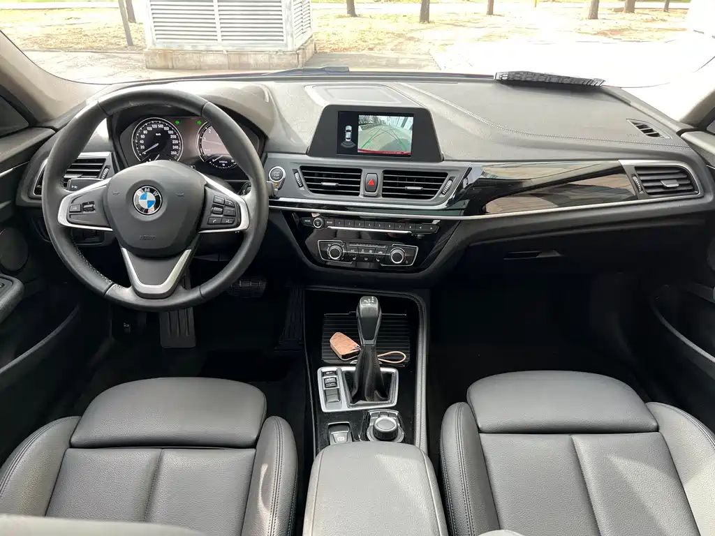 BMW 1 Series 2019 — фото 10