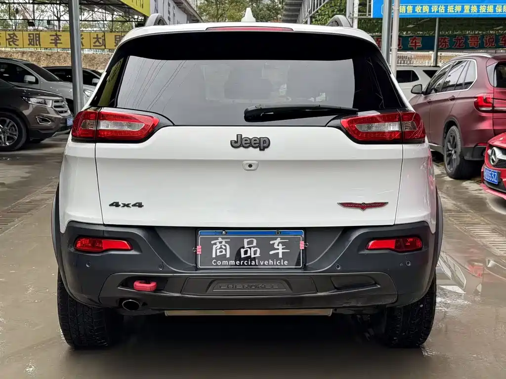Jeep Cherokee 2016 — фото 16