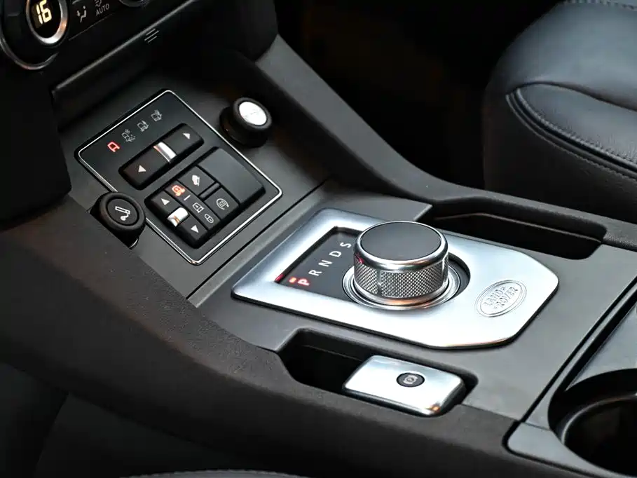 Land Rover Discovery 2016 — фото 13