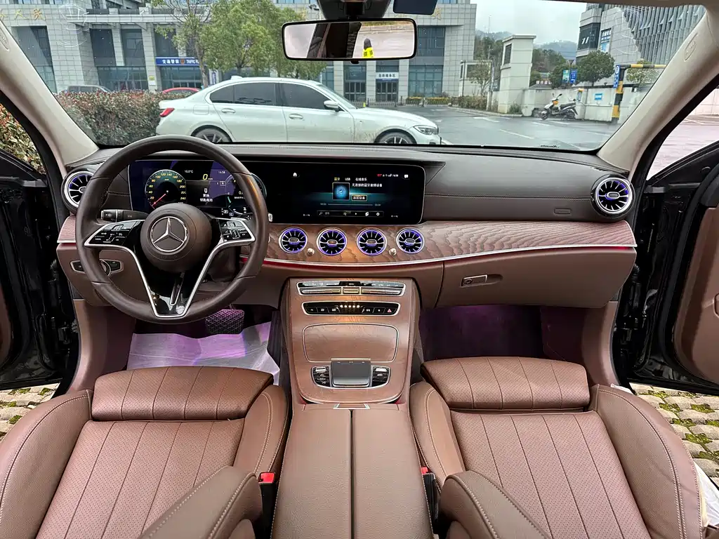 Mercedes-Benz E-Class 2023 — фото 12