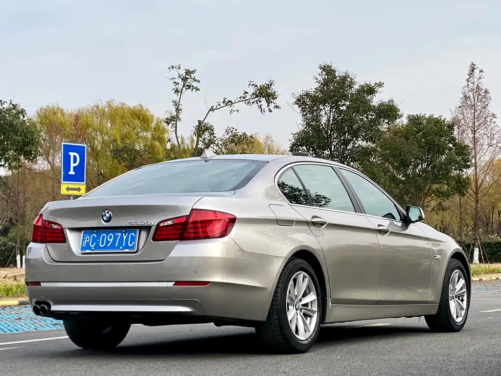 BMW 5 Series 2012 — фото 17