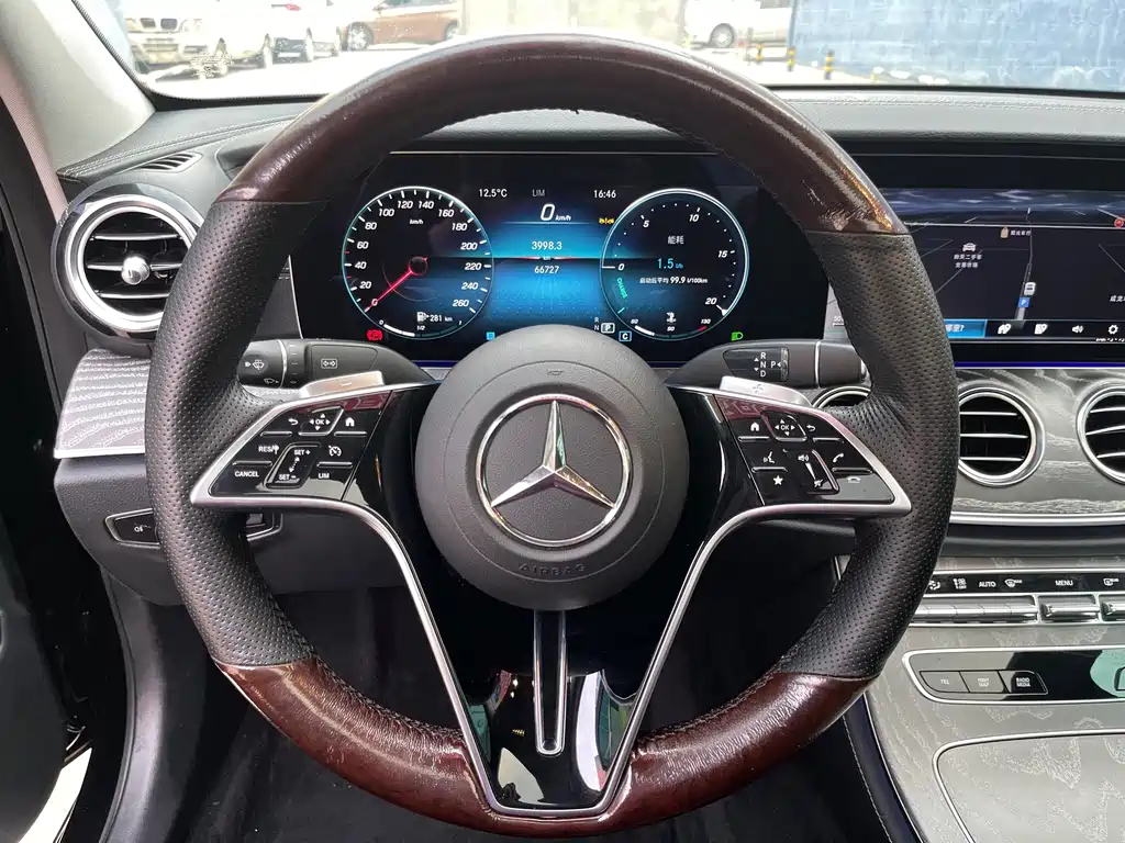 Mercedes-Benz E-Class 2022 — фото 15