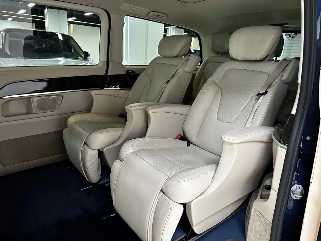 Mercedes-Benz V-Class 2020 — фото 21