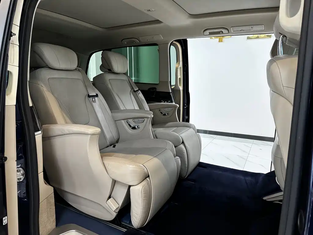 Mercedes-Benz V-Class 2020 — фото 23
